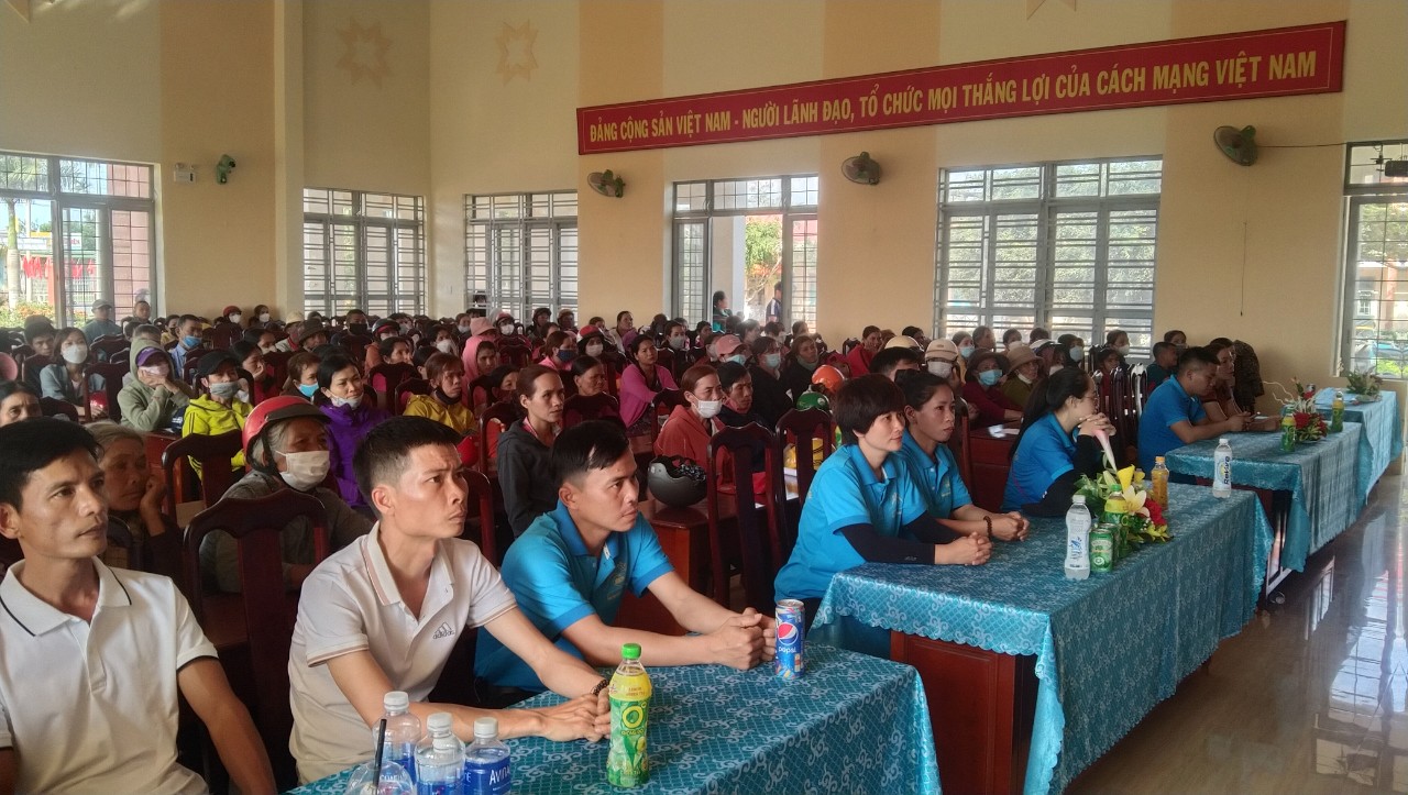 Trao quà chữ thập đỏ1 4